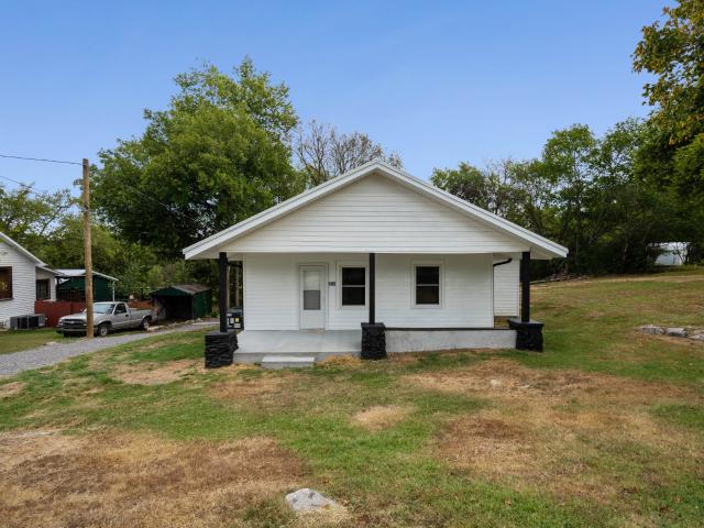185 E Main St
