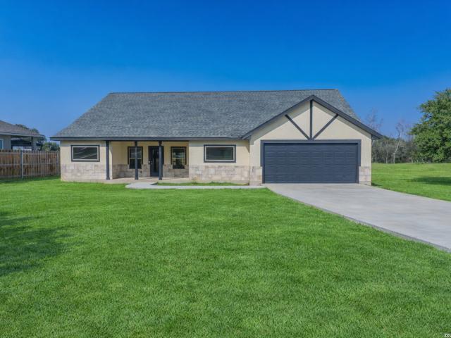 185 E Medium Meadow Dr, Lytle, TX 78052 | MLS #1943