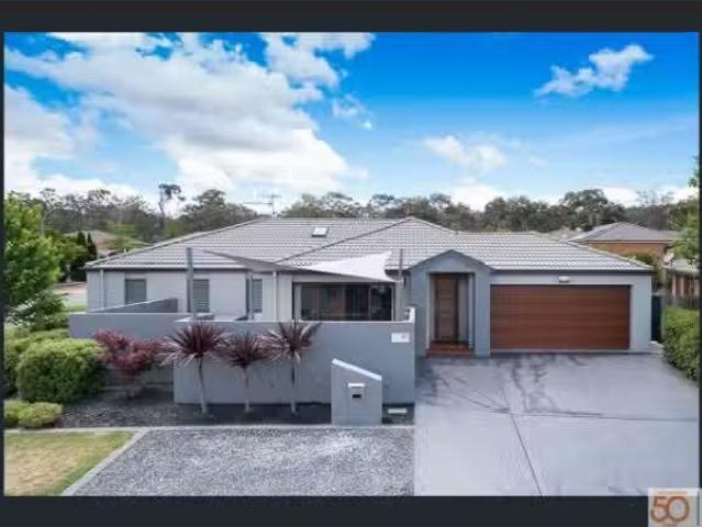 185 Halloran Drive, Jerrabomberra House for rent Listed by Pr.