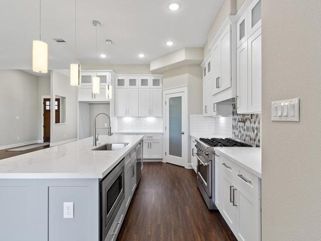 185 Oak Cluster Dr, Columbus, TX 78934