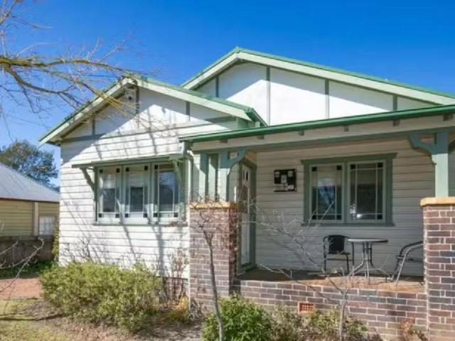 185 Marsh Street, ARMIDALE House for rent Listed by Property.