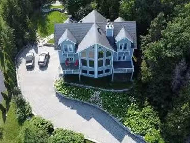 185 Rue Des Carrières, La Malbaie, QC, G5A 2T9 Luxury House.
