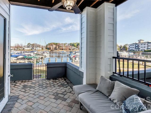 18695 Vineyard Point Lane