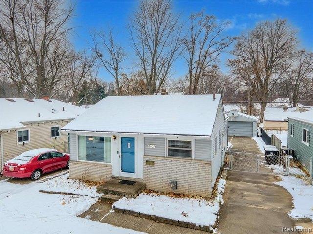 18609 Gillman St, Livonia, MI 48152