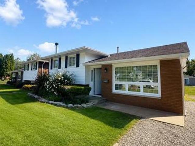1860 Service Road, Kingsville, ON, N0P 2G0 house for sale | Listing ID 26019 | Royal LePage