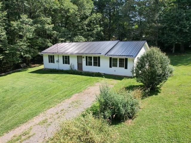 186 Cottonwood Ln, Hillsville, VA 24343
