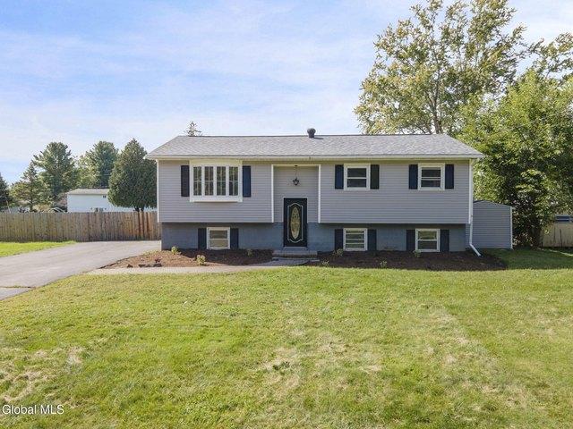 186 Middletown Rd, Waterford, NY 12188