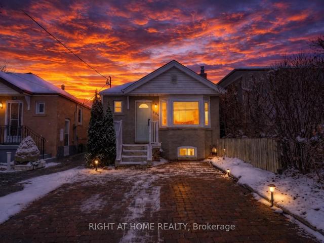 186 Schell Avenue in Toronto: Briar Hill Belgravia House for lease Toronto W04: MLS®# W13010674