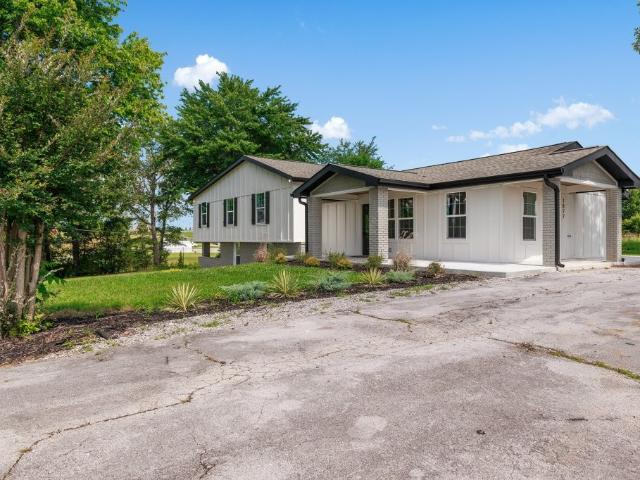 1877 Airport Lake Rd