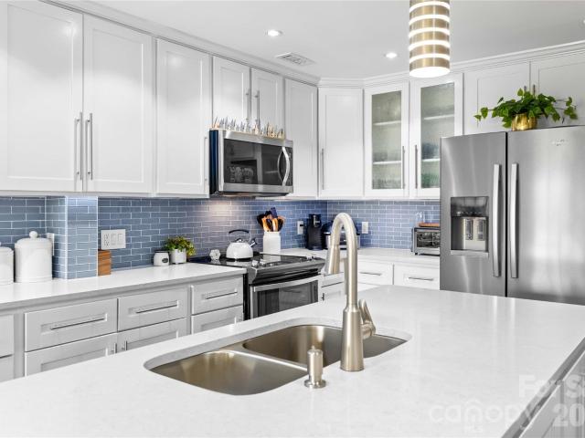 18789 Vineyard Point Ln, Cornelius, NC 28031 | MLS #4336