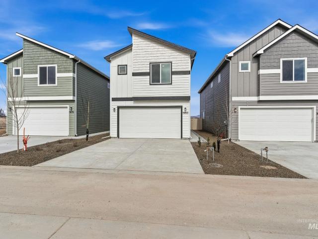 1870 NW Strahorn Dr