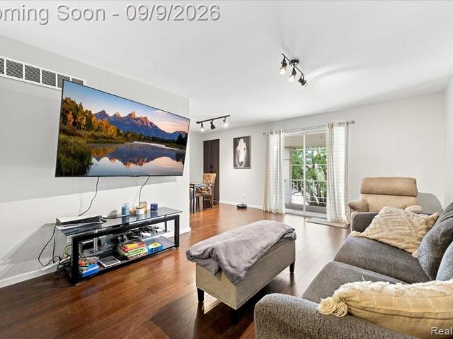 1870 Fort Street # 8