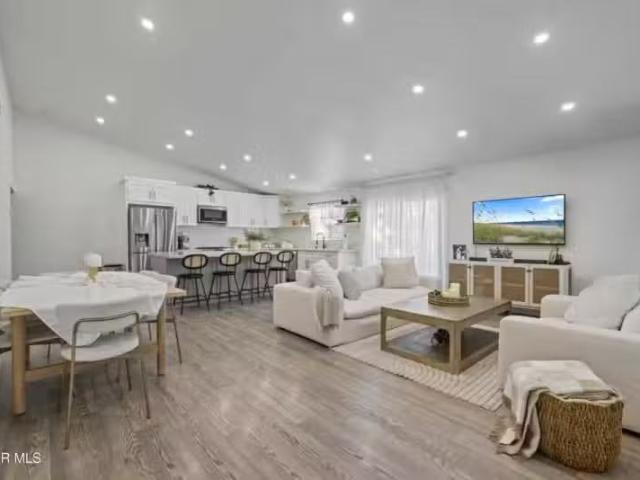 18712 VICCI ST, CANYON COUNTRY, CA 91351