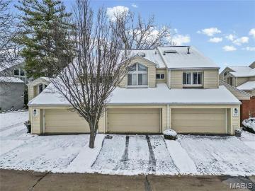 1872 Ridgeview Cir Dr, Ballwin, MO 63021 | MLS #25072