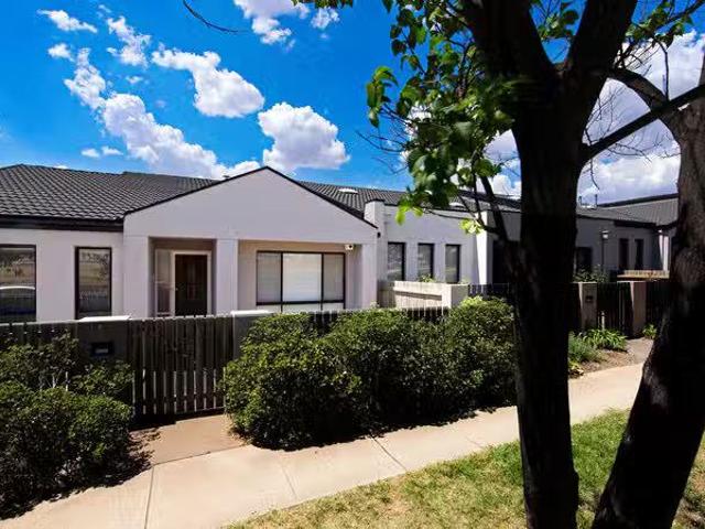 187 Anthony Rolfe Avenue, Gungahlin House for rent Listed by.