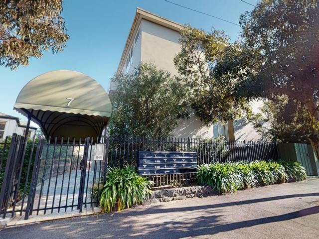 18/7 Manningham Street, Parkville