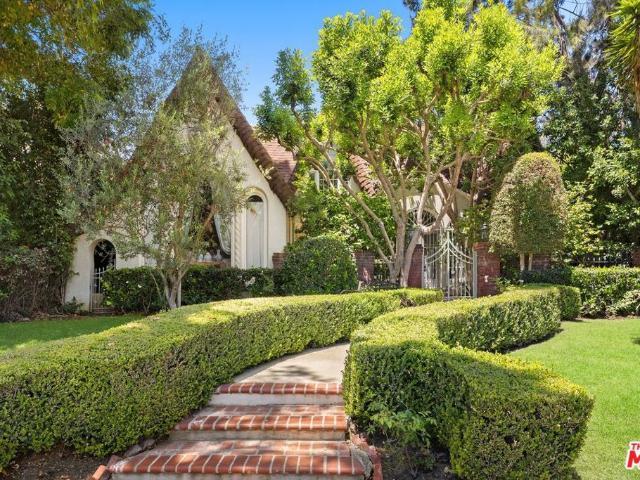 187 N Citrus Avenue
