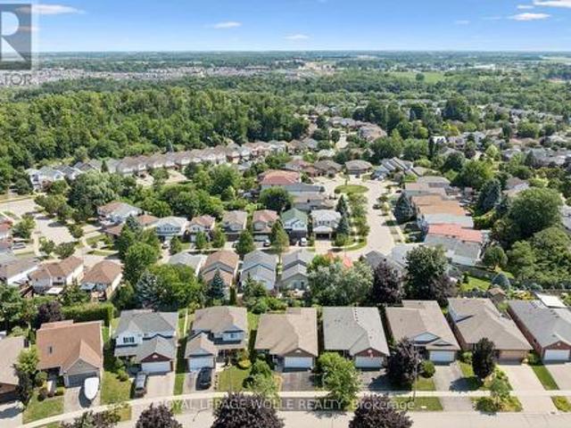 187 Westchester Drive, Waterloo, ON, N2B 3M8 house for sale | Listing ID X13643 | Royal LePage