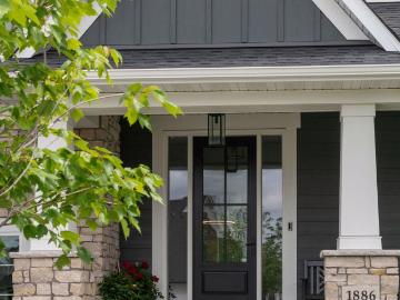 1886 Della Drive