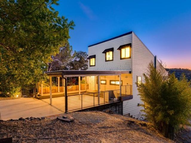 18891 Hummingbird Dr, Penn Valley, CA 95946