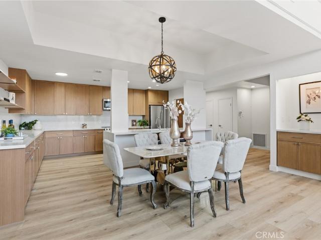 1880 Veteran Avenue 306