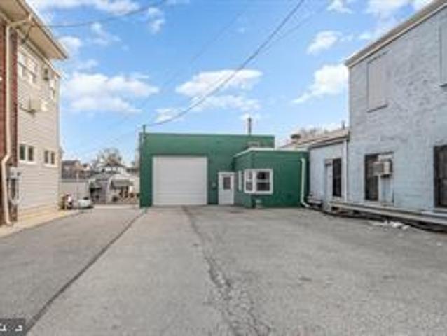 1880 W Market Street