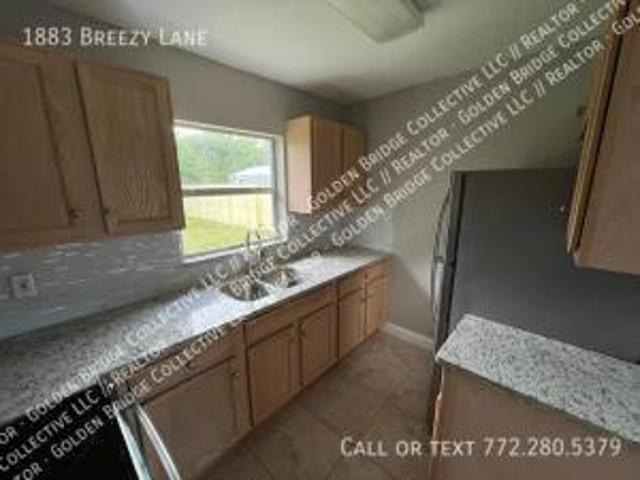 1883 Breezy Lane
