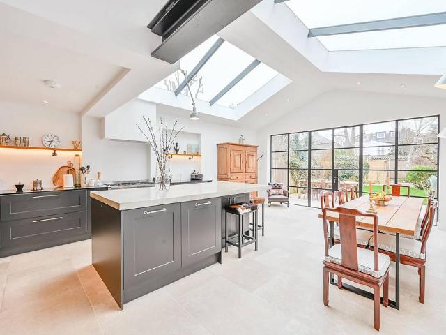 188 Avenue Road, London, W3 8QG, United Kingdom | 2 bed duplex for rent #140801611 | Rentberry
