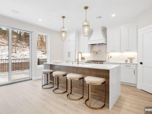 188 Broadway # 8