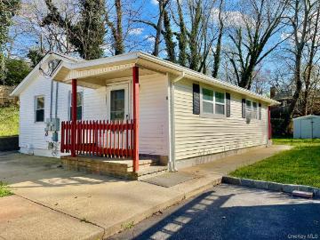 188 Hallock Landing Rd, Rocky Point, NY 11778 | MLS #948858