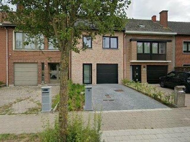 188 m2 apartment for rent in Schoten