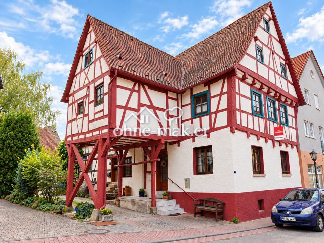 188 m² Fachwerkhaus mit Einliegerwohnung und Scheune – provisionsfrei im Zentrum von Oberderdingen