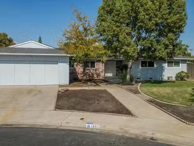 1895 DENNIS AVE, CLOVIS, CA 93611