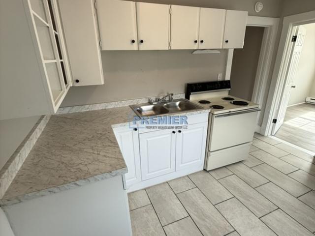 1897 Clarke Dr, 3 beds, 1 full bath