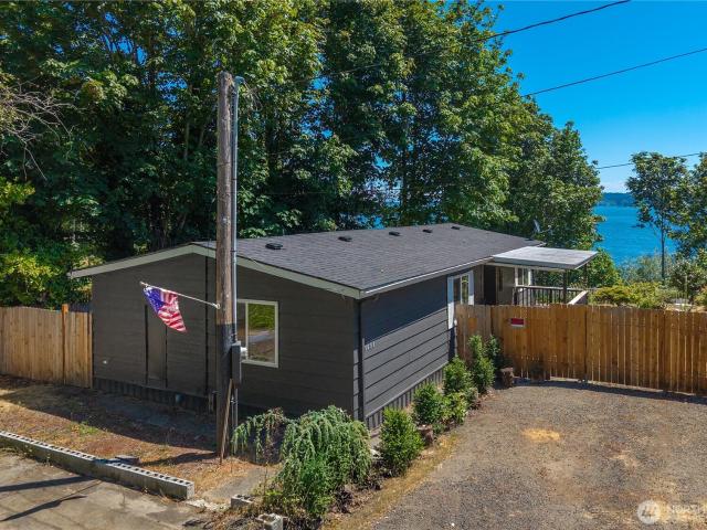 1898 Vista Lane W