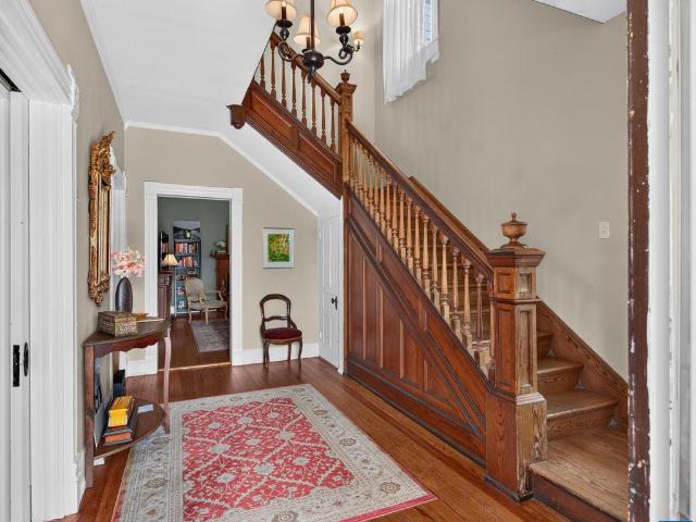 189 W Main St