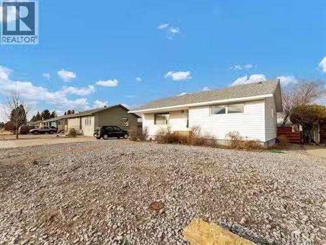 18 7 Street Nw, Medicine Hat, AB, T1A 5P5 house for sale Li.