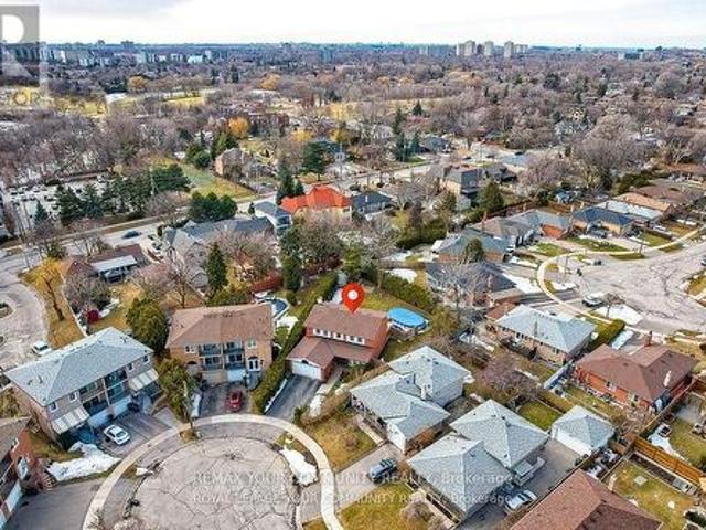 18 Terryellen Crescent, Toronto, ON, M9C 1H7 house for sale | Listing ID W12765 | Royal LePage