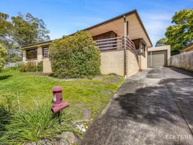 18 The Gums, Mount Clear VIC 3350 House For Lease