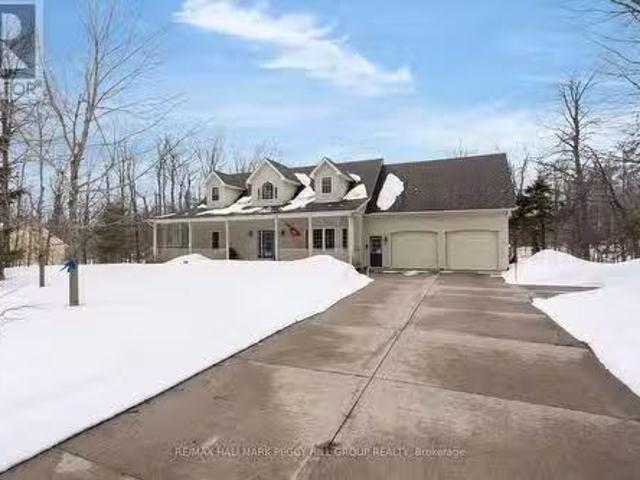 18 Trillium Trail, Oro Medonte, ON, L0K 1E0 house for sale.