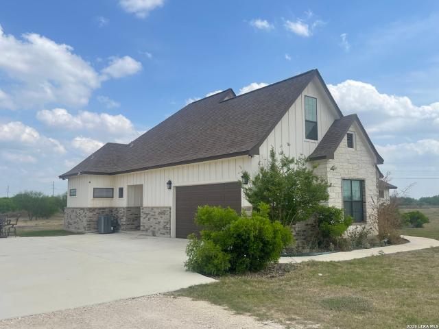 18 Valley View, Uvalde, TX 78801 | MLS #1957