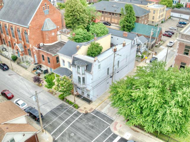 18 W 8th Street