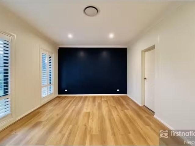 18 Waterfall Boulevard, The Ponds House for rent Listed by Re.