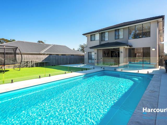 18 Waterway Cres, HILLCREST, QLD 4118