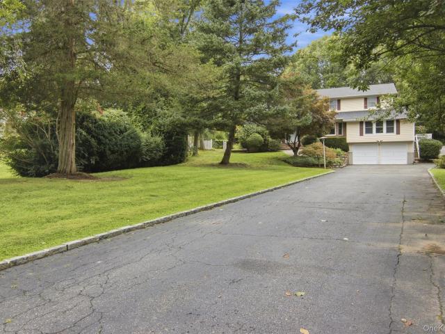 18 White Deer Court