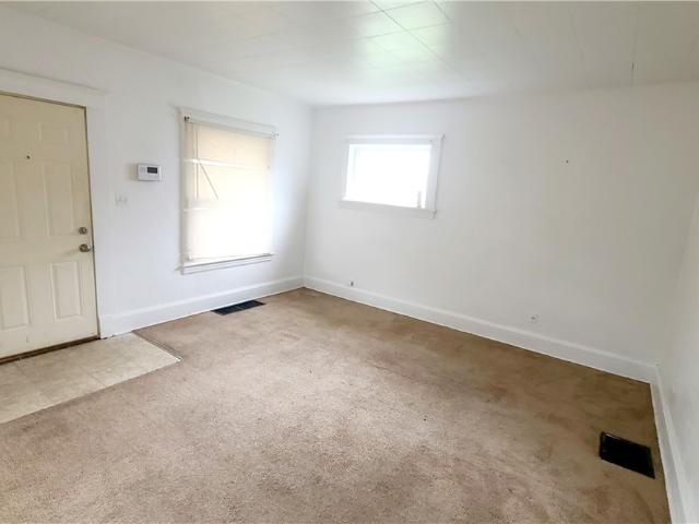 18 Whitney Avenue S