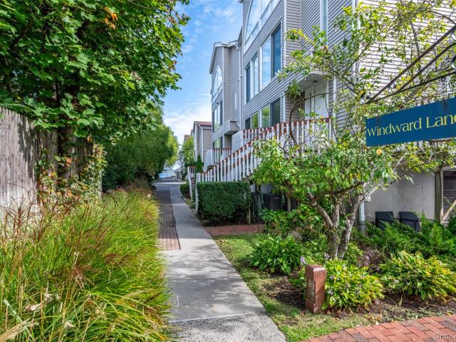 18 Windward Lane, Unit 17