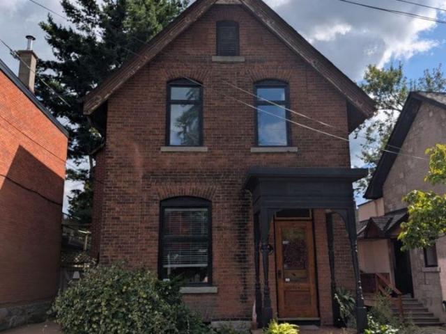 18 Wilton Crescent Ottawa, ON K1S2T5