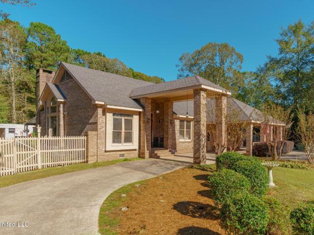 18 Woodchuck Drive