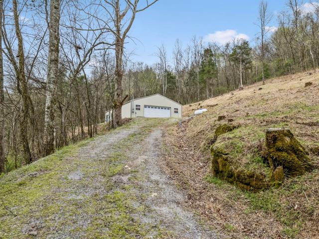 18 York Ln